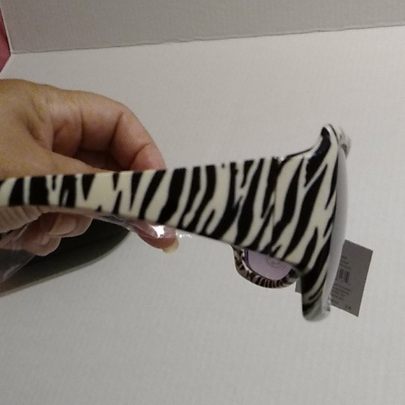 Nwt Black & White Sunglasses & Case - Picture 5 of 10